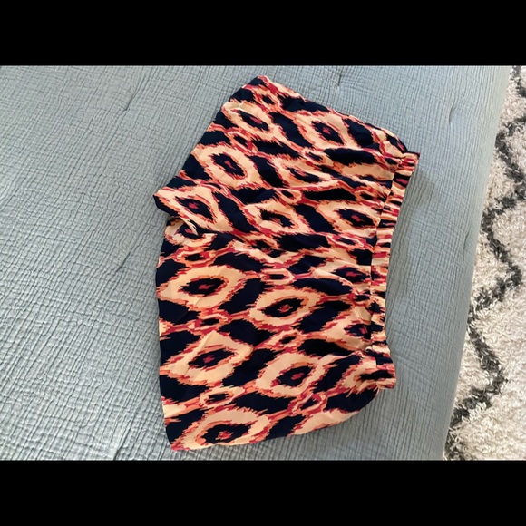 Amour Vert 100%silk shorts size L - Picture 5 of 5